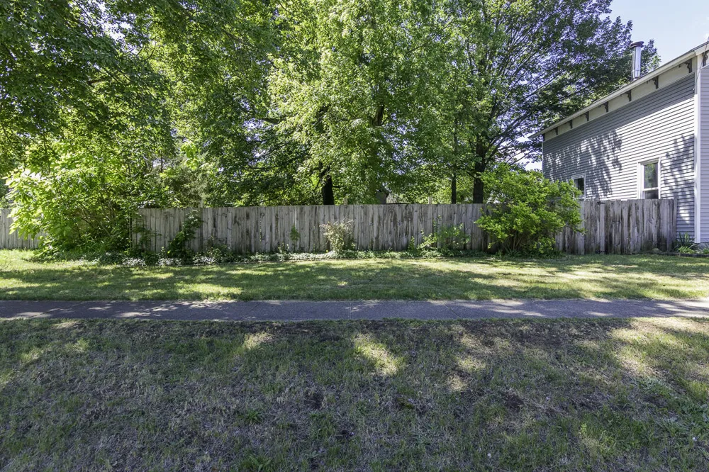 506 E 2nd Street Lawton, MI 49065