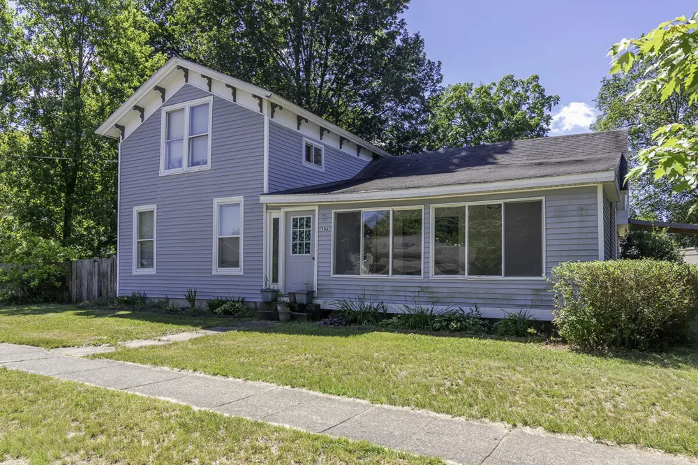 506 E 2nd Street Lawton, MI 49065
