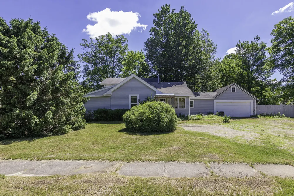 506 E 2nd Street Lawton, MI 49065
