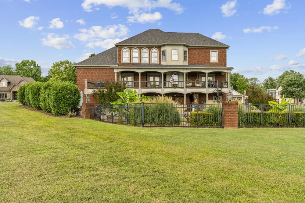 2020 Shoreline Dr Mount Juliet, TN 37122