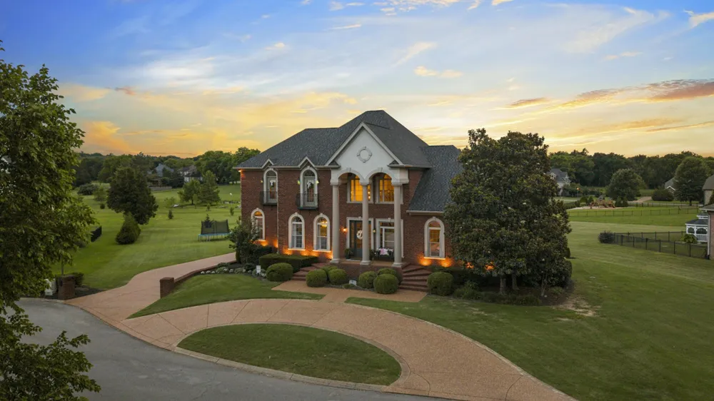 2020 Shoreline Dr Mount Juliet, TN 37122