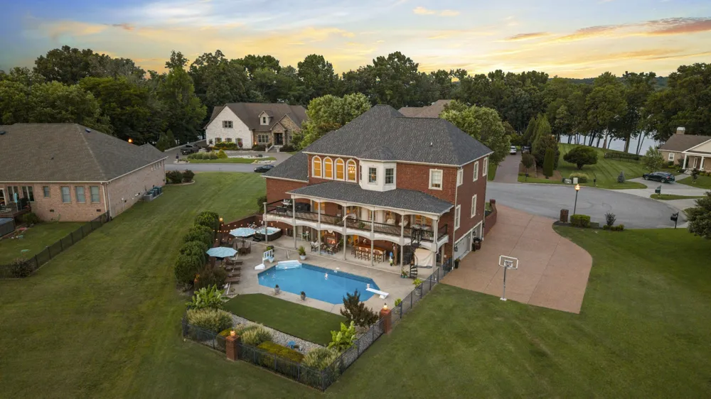 2020 Shoreline Dr Mount Juliet, TN 37122