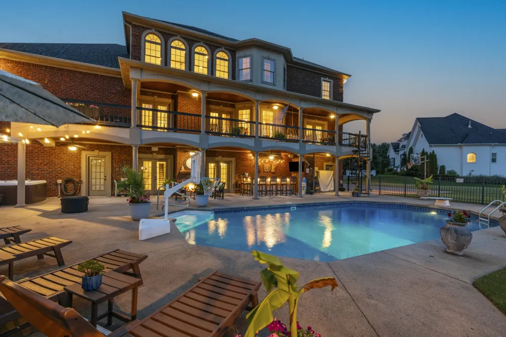 2020 Shoreline Dr Mount Juliet, TN 37122