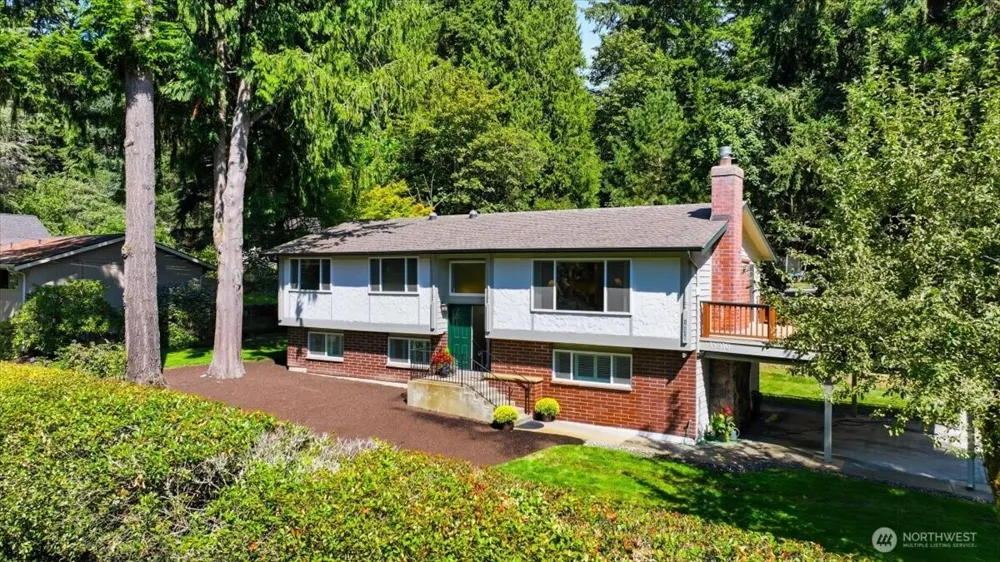 19310 37th Avenue NE Lake Forest Park, WA 98155