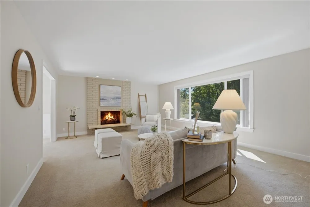 19310 37th Avenue NE Lake Forest Park, WA 98155