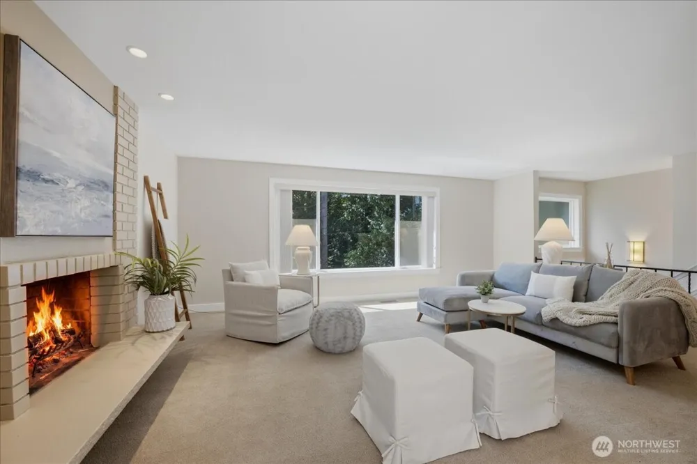 19310 37th Avenue NE Lake Forest Park, WA 98155