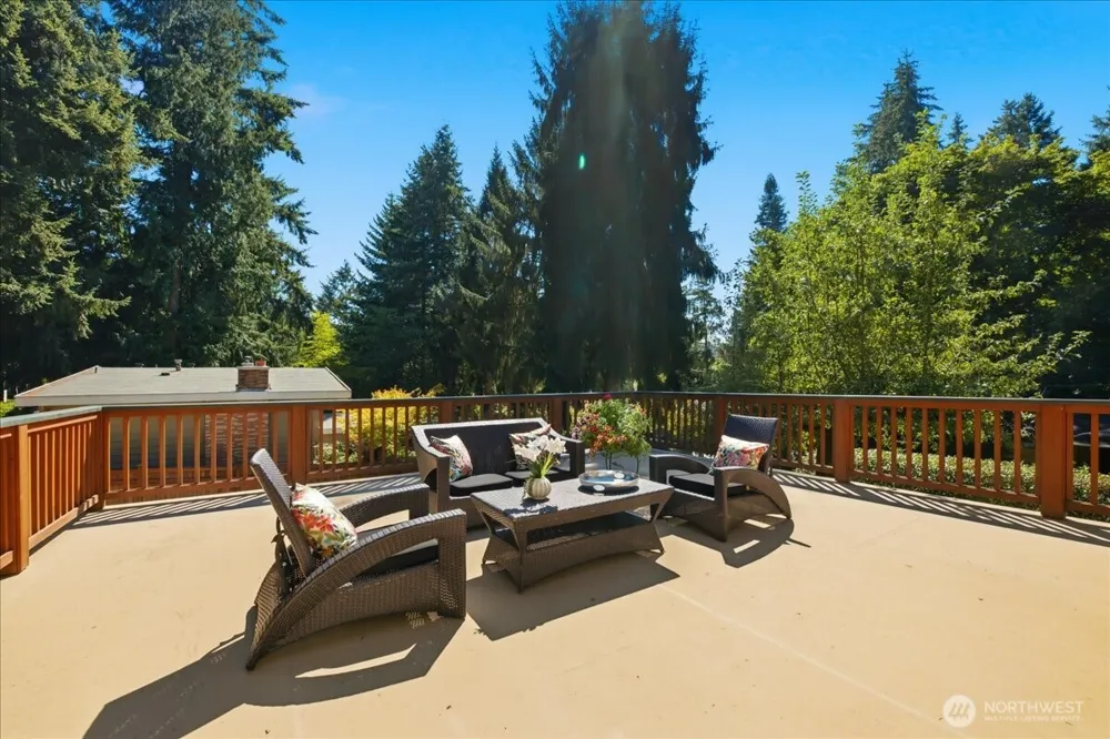 19310 37th Avenue NE Lake Forest Park, WA 98155