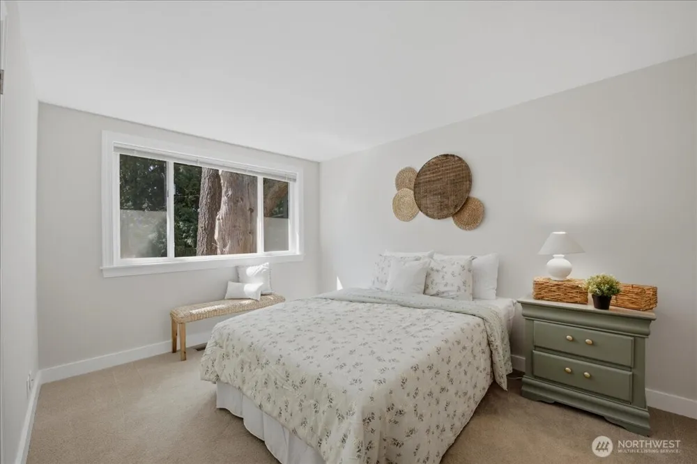 19310 37th Avenue NE Lake Forest Park, WA 98155