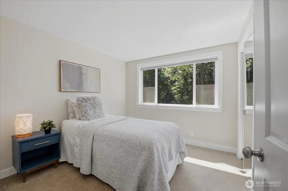 19310 37th Avenue NE Lake Forest Park, WA 98155
