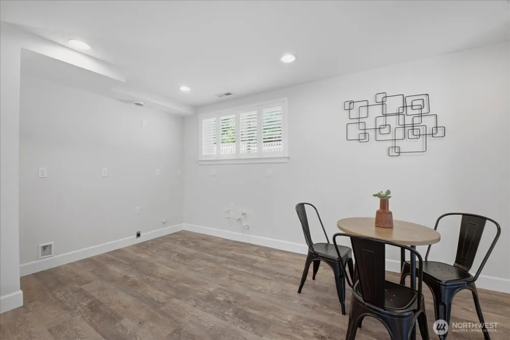 19310 37th Avenue NE Lake Forest Park, WA 98155