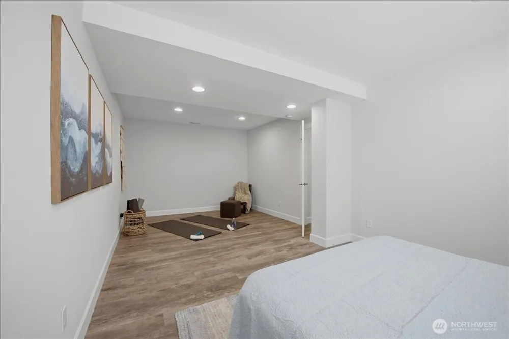 19310 37th Avenue NE Lake Forest Park, WA 98155