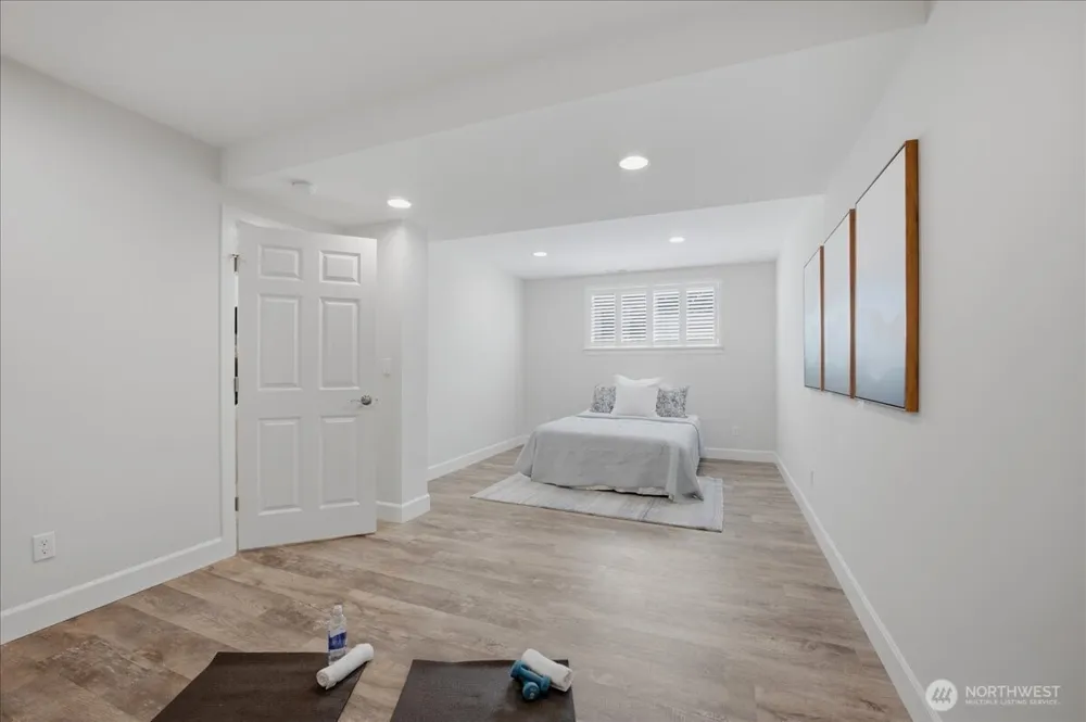 19310 37th Avenue NE Lake Forest Park, WA 98155