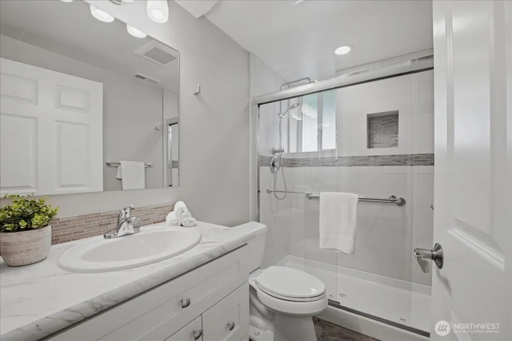 19310 37th Avenue NE Lake Forest Park, WA 98155