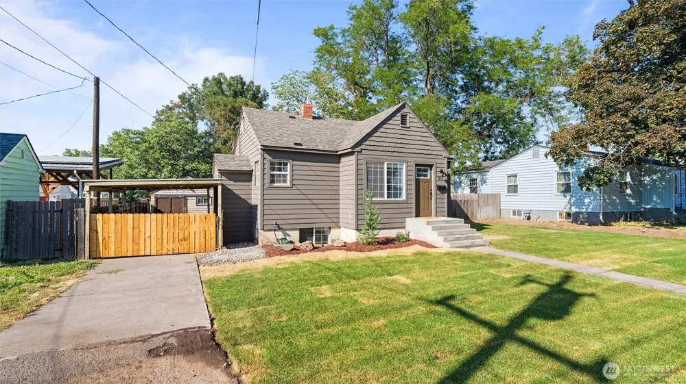 211 SE 4th Street College Place, WA 99324