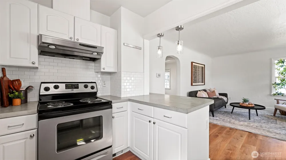 211 SE 4th Street College Place, WA 99324