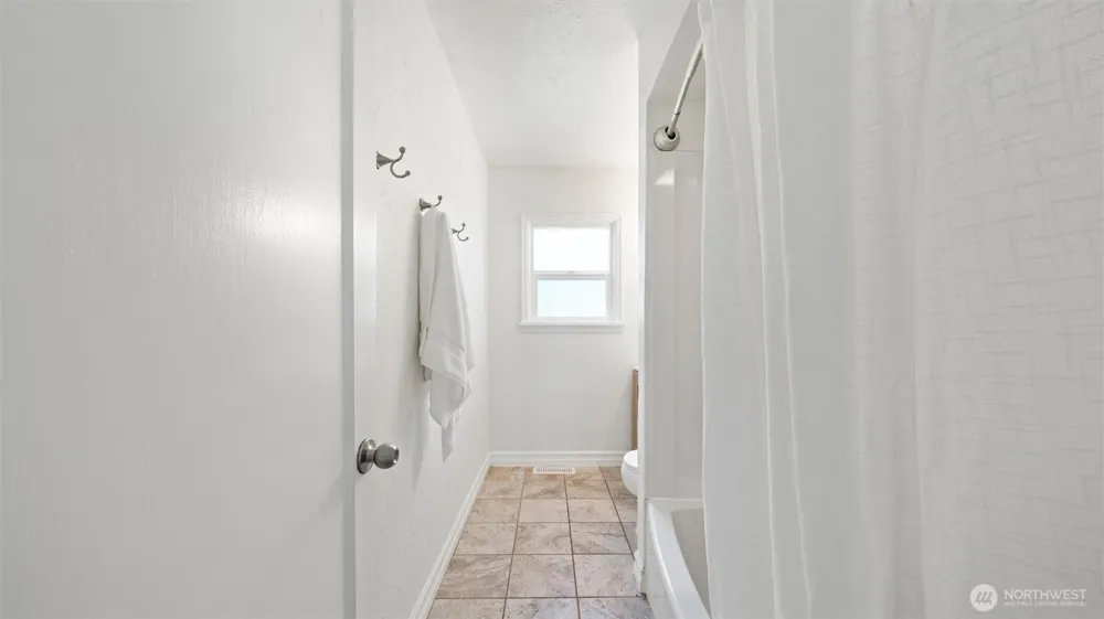 211 SE 4th Street College Place, WA 99324