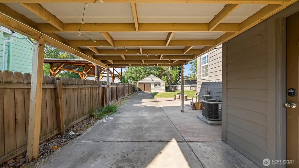 211 SE 4th Street College Place, WA 99324
