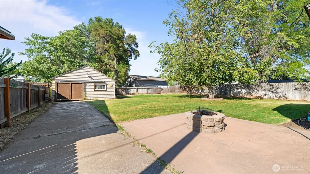211 SE 4th Street College Place, WA 99324