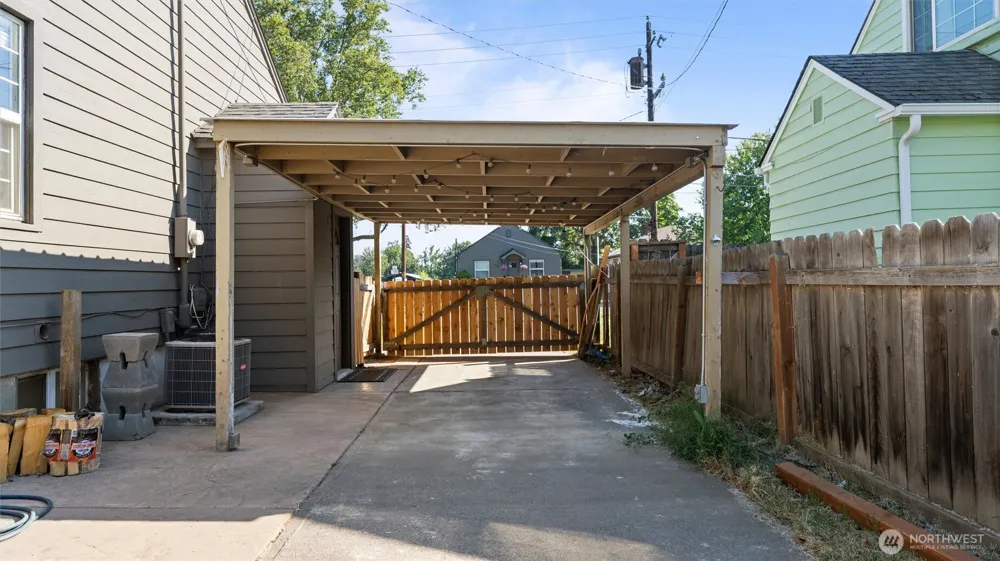211 SE 4th Street College Place, WA 99324