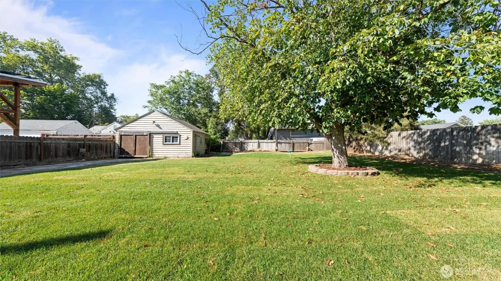 211 SE 4th Street College Place, WA 99324