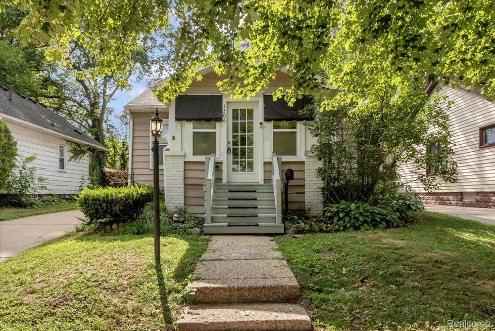 1306 Owana Avenue Royal Oak City, MI 48067