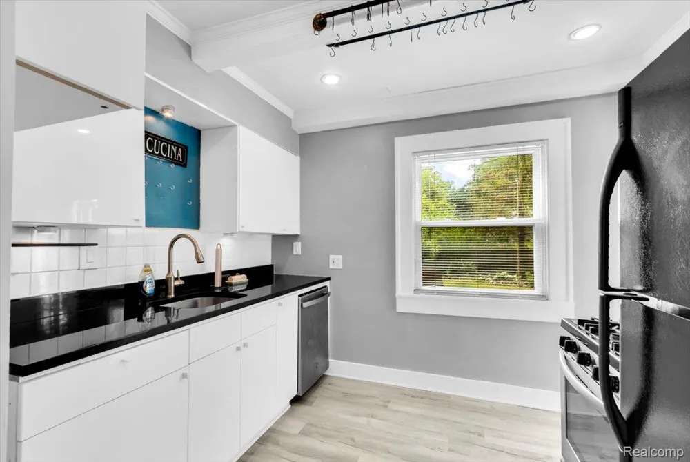 1306 Owana Avenue Royal Oak City, MI 48067