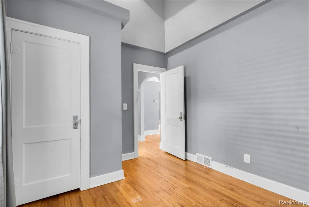 1306 Owana Avenue Royal Oak City, MI 48067