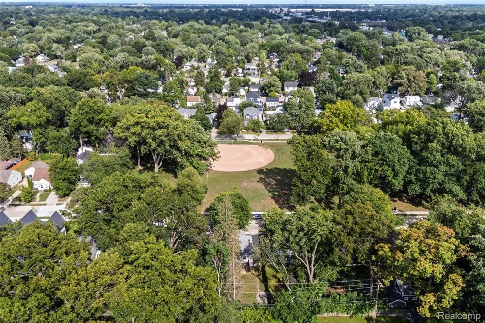 1306 Owana Avenue Royal Oak City, MI 48067