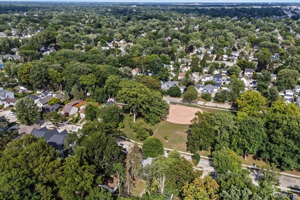 1306 Owana Avenue Royal Oak City, MI 48067