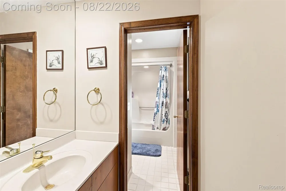 2070 Reagan Drive Rochester Hills City, MI 48309
