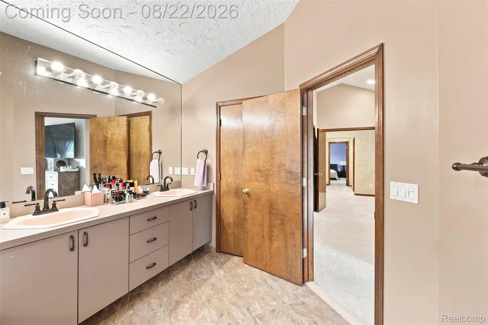 2070 Reagan Drive Rochester Hills City, MI 48309