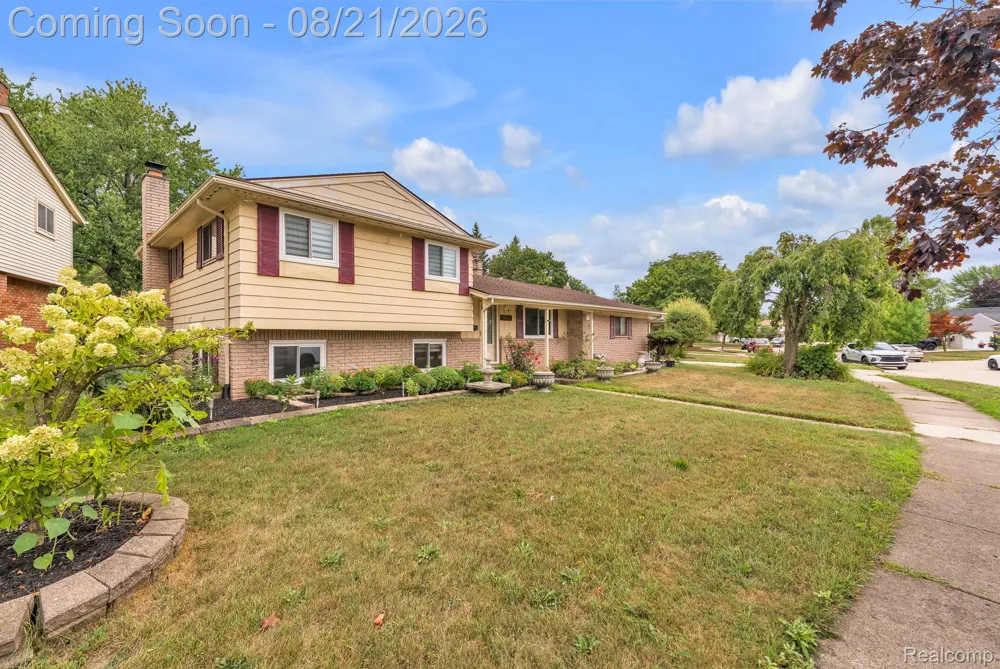 15546 Liverpool Street Livonia City, MI 48154