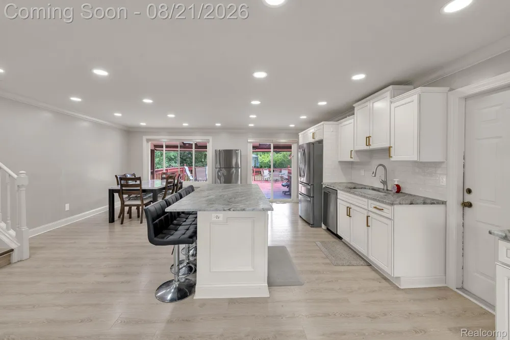15546 Liverpool Street Livonia City, MI 48154