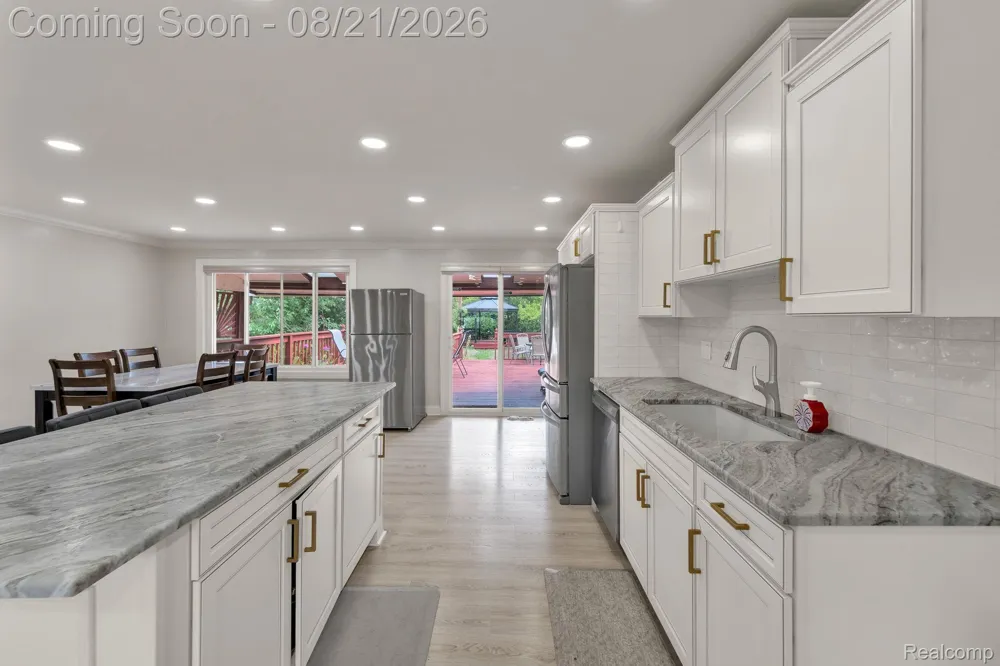 15546 Liverpool Street Livonia City, MI 48154