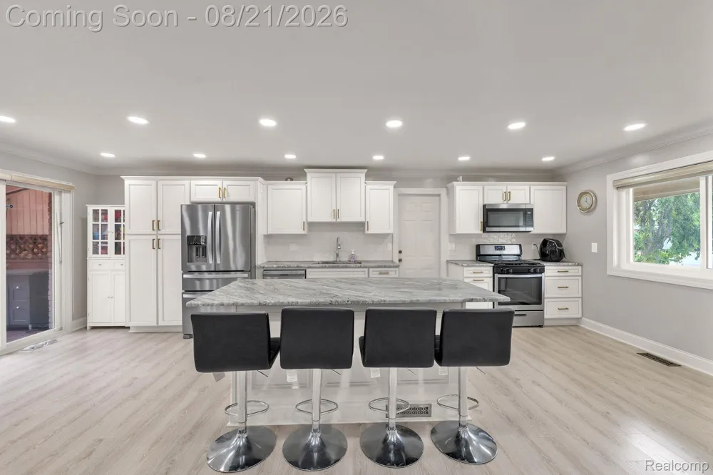 15546 Liverpool Street Livonia City, MI 48154