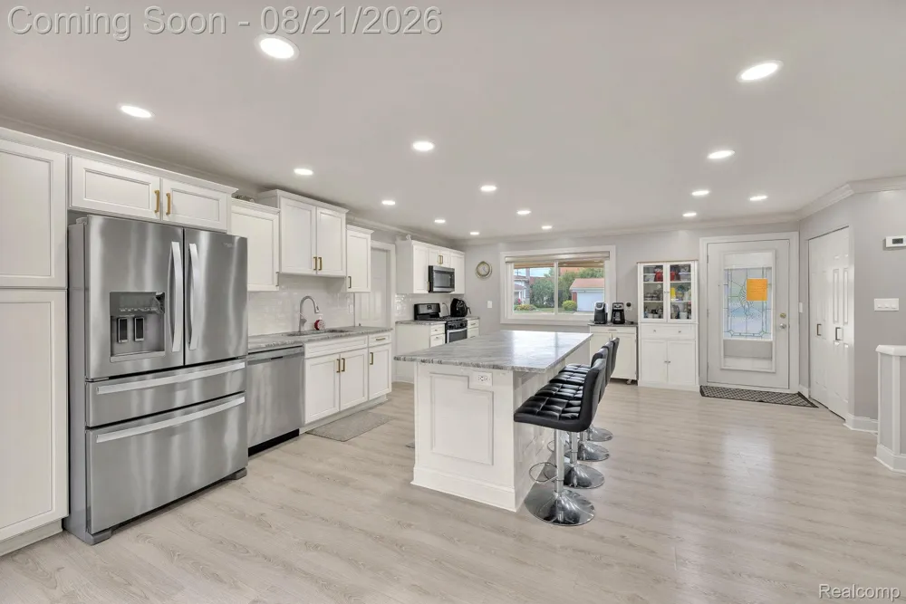 15546 Liverpool Street Livonia City, MI 48154