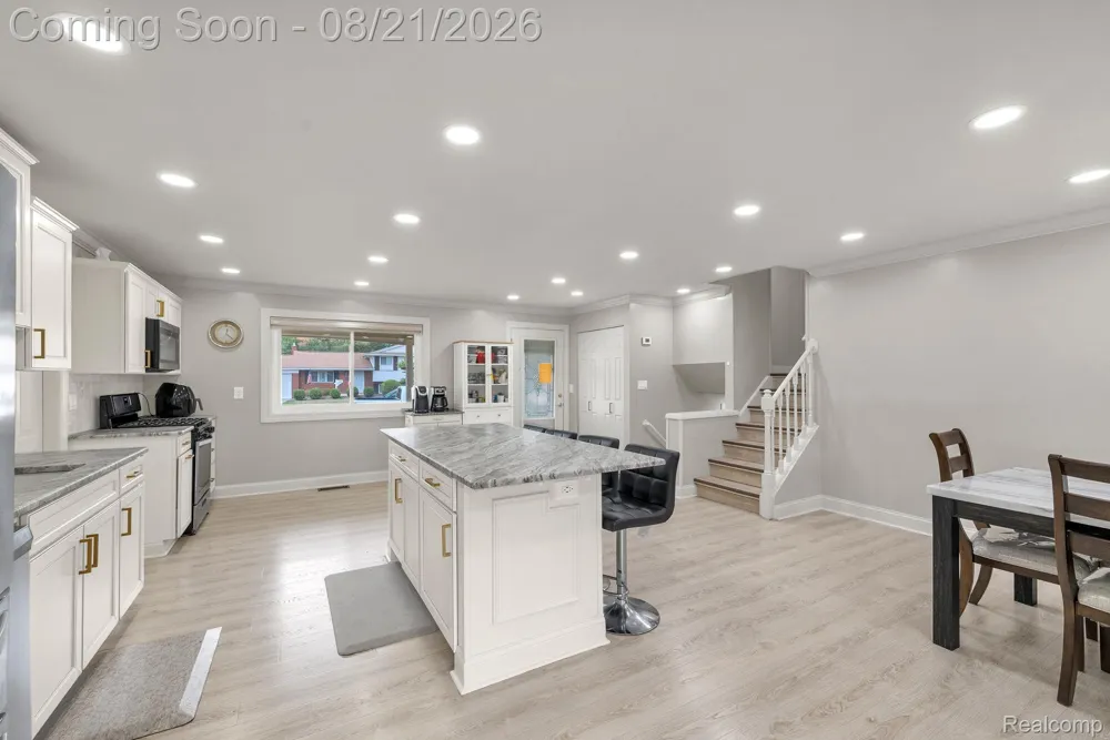 15546 Liverpool Street Livonia City, MI 48154