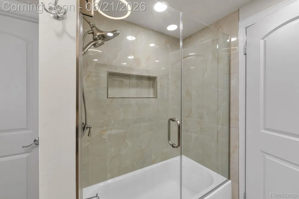 15546 Liverpool Street Livonia City, MI 48154