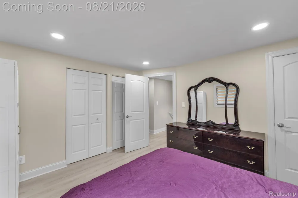 15546 Liverpool Street Livonia City, MI 48154