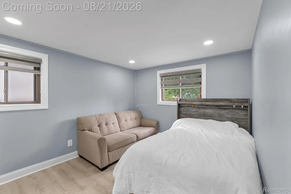 15546 Liverpool Street Livonia City, MI 48154