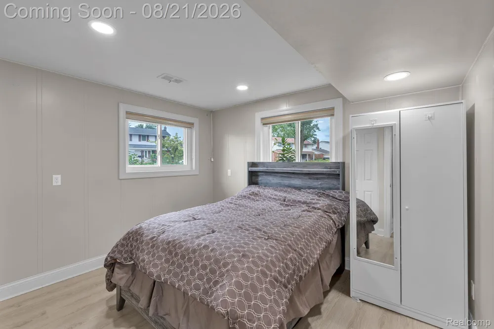 15546 Liverpool Street Livonia City, MI 48154