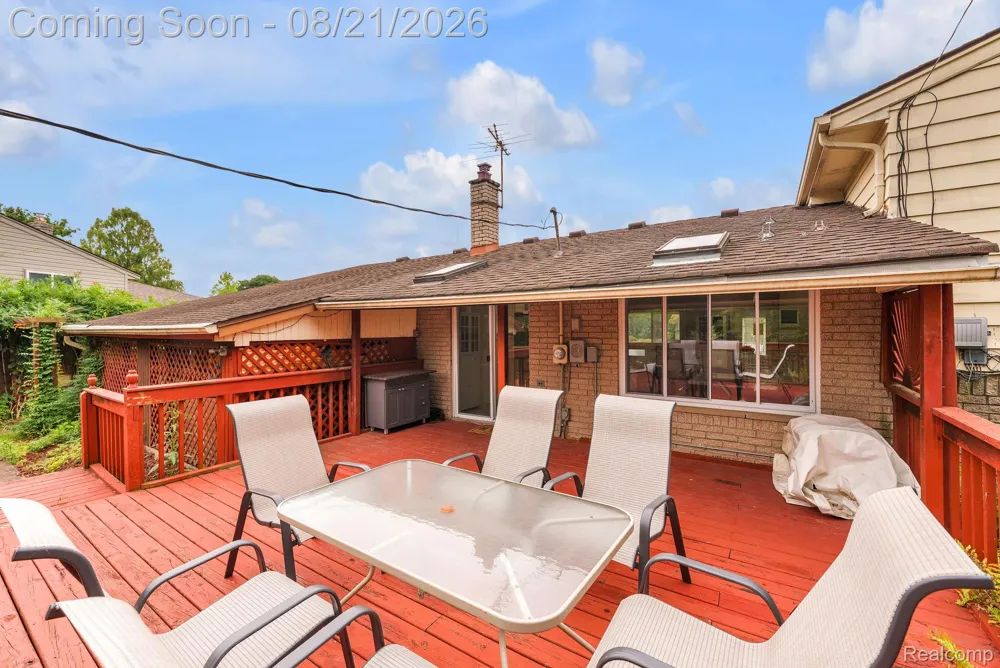 15546 Liverpool Street Livonia City, MI 48154