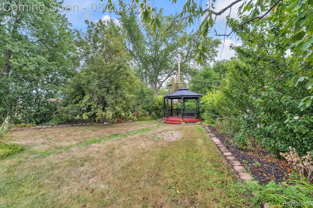 15546 Liverpool Street Livonia City, MI 48154