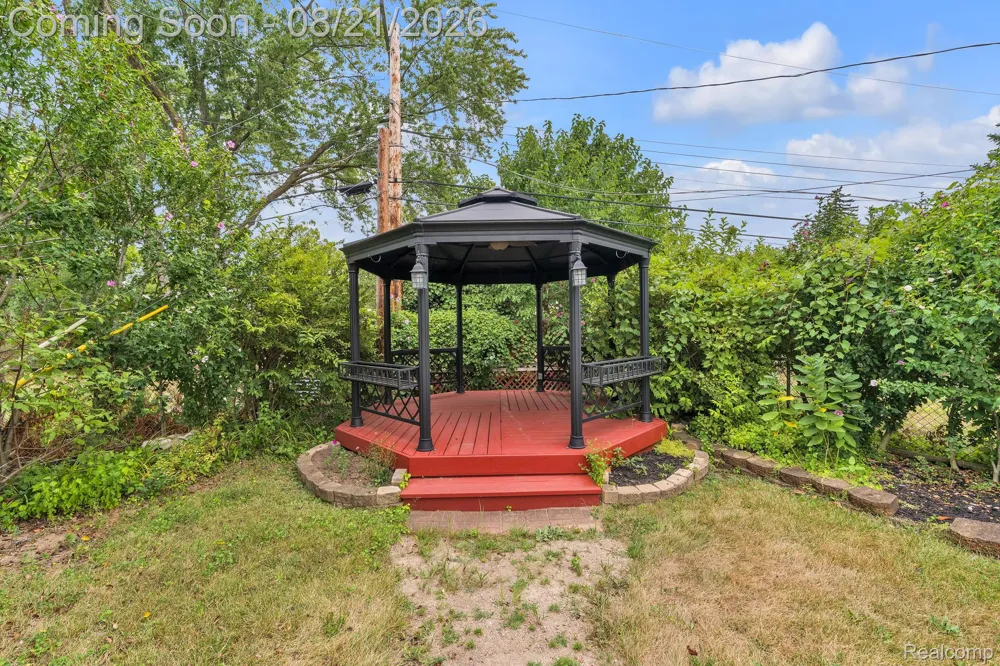 15546 Liverpool Street Livonia City, MI 48154