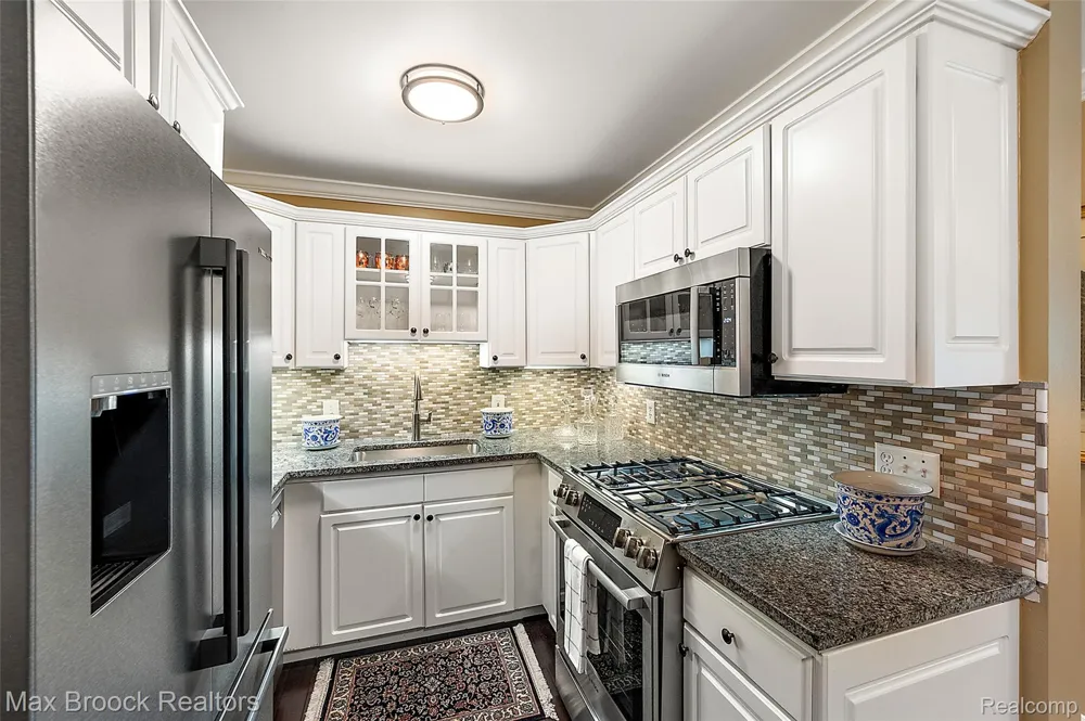 662 Purdy Street #322 Birmingham City, MI 48009