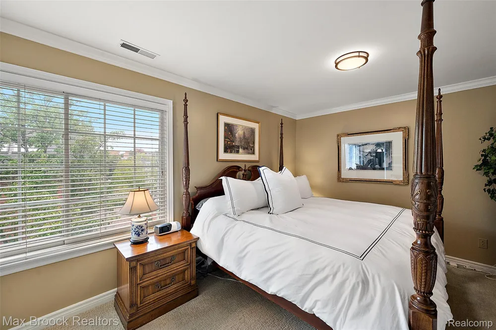 662 Purdy Street #322 Birmingham City, MI 48009