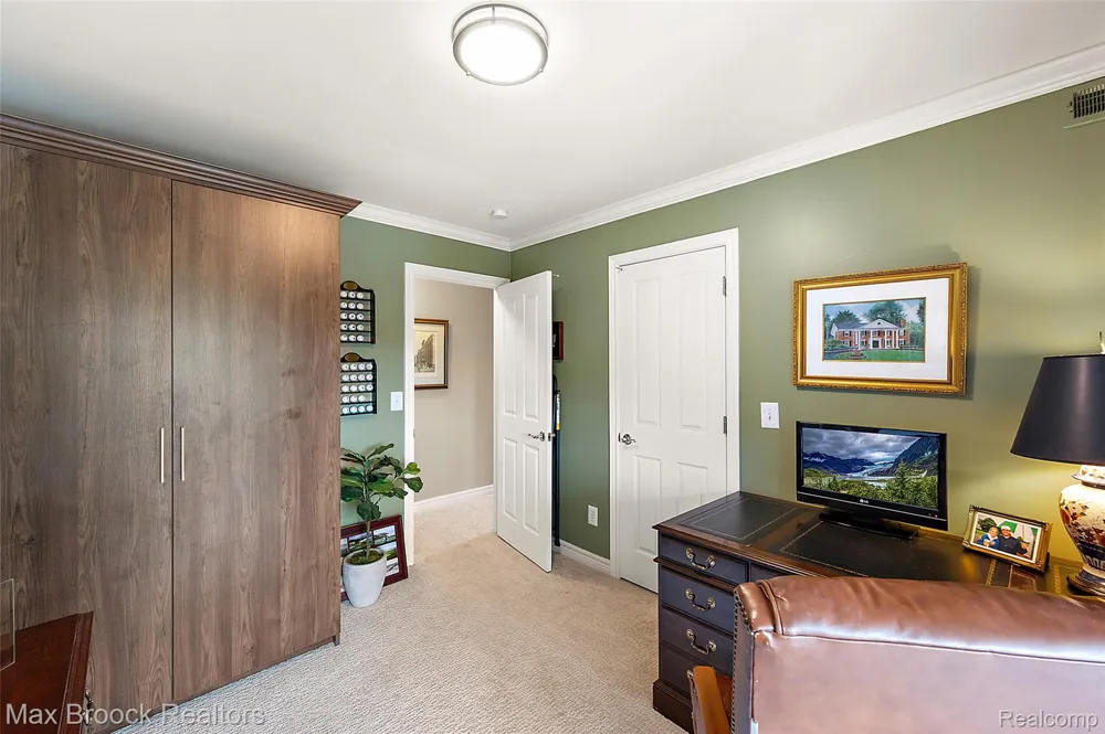 662 Purdy Street #322 Birmingham City, MI 48009