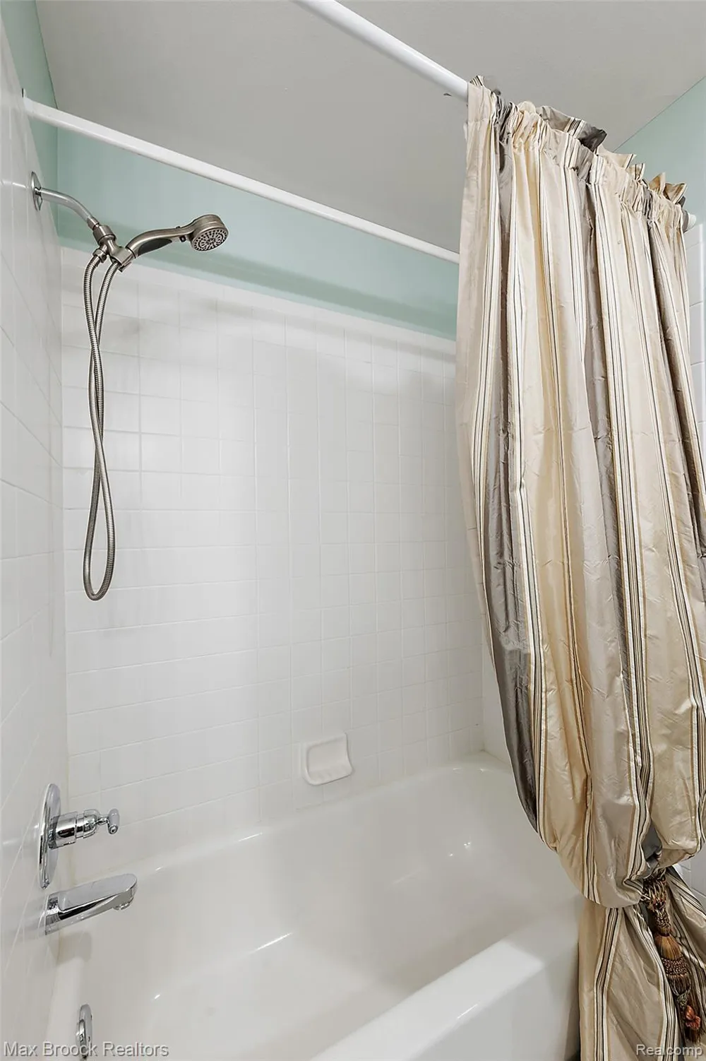 662 Purdy Street #322 Birmingham City, MI 48009