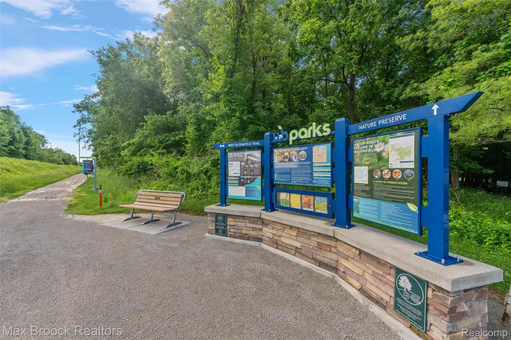 4872 Cliffside Drive West Bloomfield Charter Township, MI 48323