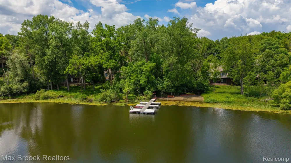 4872 Cliffside Drive West Bloomfield Charter Township, MI 48323